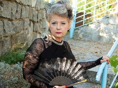 Grosser arsch, Grosser schwanz, Grosse titten, Blondine, Bekleidet, Hundestellung, Milf, Im freien