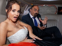 Grosser schwanz, Grosse titten, Blasen, Braut, Braunhaarige, Auto, Hundestellung, Milf