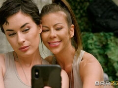 Поза 69, Красотки, Большие сиськи, Пальцем, Поцелуи, Лесбиянка, Лизание, Сиськи