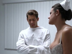 Sucer une bite, Brunette brune, Mère que j'aimerais baiser, Actrice du porno, Jarretelles