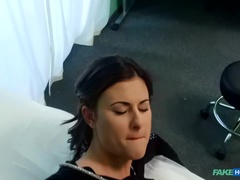 Lécher le cul, Plantureuse, Doigter, Infirmière, Bureau, Chatte, Uniforme, Voyeur