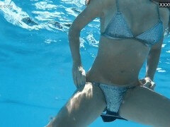 Grosse titten, Bikini, Milf, Mutti, Nackt, Muschi, Strümpfe, Unter wasser