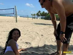 Plage, Sucer une bite, Brunette brune, Interracial, Léchez, Petite femme, Chatte, Réalité