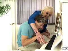 This 70 Year Old GRANY Claire Demanded a CREAMPIE!