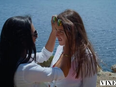 Язык в попке, Брюнетки, Семяизвержение, Собачьи, Две девушки, Поцелуи, Наездница, Втроем