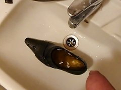 Piss in wifes black pointy pump