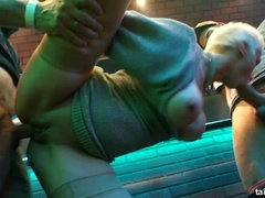 Sucer une bite, Interracial, Lesbienne, Masturbation, Fête, Chatte, Suçant, Mouillée