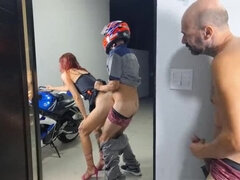 Enthousiasteling, Flashing, Hd, Huisgemaakt, Roodharige vrouw, Mager, Spuiten, Uniformpje