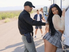 Gros seins, Sucer une bite, Brunette brune, Mignonne, Hd, Mère que j'aimerais baiser, Naturelle, De plein air