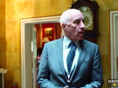 Минет, Сперма на лице, Две девушки, Лизание, Служанка, Рыжие, Униформа, Подглядывание