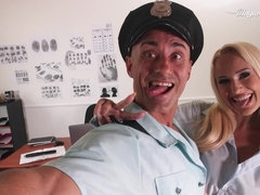 Entre bastidores, Tetas grandes, Rubia, Tetona, Checa, Peludo, Perforación, Estrella porno