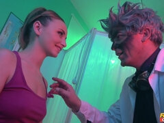 Arschlecken, Blasen, Aufs gesicht abspritzen, Handjob, Lecken, Büro, Muschi, Uniform