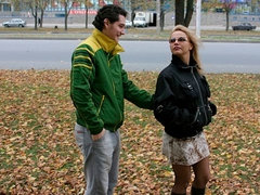 In den arsch, Blondine, Blasen, Auto, Hundestellung, Lecken, Im freien, Entkleiden