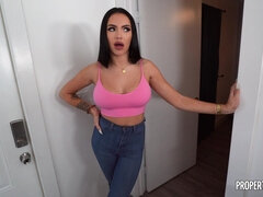 Gros seins, Noire, Sucer une bite, Talons, Jeans, Masturbation, Piercing, Pov