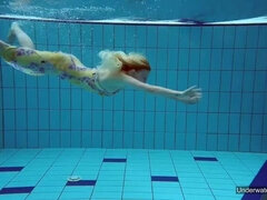 Frau, Fingern, Zierlich, Öffentlich, Rotschopf, Solo, Eng, Unter wasser