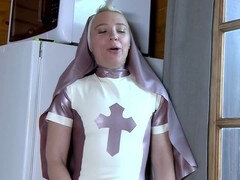 In den arsch, Blasen, Milf, Nonne, Kurzes haar, Spanisch, Titten, Uniform