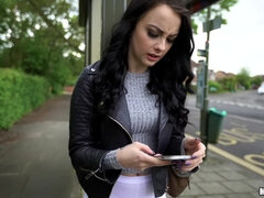 Gros cul, Sucer une bite, Britannique, Brunette brune, Mignonne, Argent, Public, Chatte