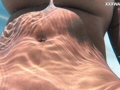 Kont, Reusachtig, Klein, Openbaar, Kut duiken, Strak, Tieten likken, Onderwater