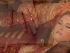 Cul, Blonde, Talons, Masturbation, Seins naturels, Piercing, Chatte, String