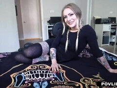 Linda, Estilo perrito, Penetracion con dedos, Coleta, Pov, Realidad, Afeitado, Tatuaje