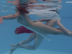 Grosser arsch, Grosse titten, Braunhaarige, Freundin, Hd, Pool, Russisch, Jungendliche (18+)