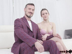 Gros cul, Grosse bite, Sucer une bite, En levrette, Fétiche des pieds, Seins naturels, Adolescente, Nénés