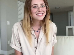 Sucer une bite, Éjaculation interne, Lunettes, Naturelle, Seins naturels, Chatte, Chevaucher, Adolescente