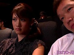 Asiatique, Sucer une bite, Homme nu et filles habillées, Cinéma, Éjaculer dans la bouche, Petite amie, Hd, Japonaise