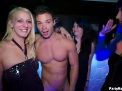 Leie, Grosser schwanz, Blondine, Bekleidet, Tanzen, Maske, Strümpfe, Swingers