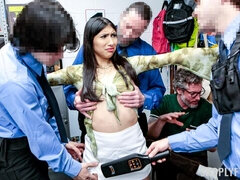 18 jahre, Grosser schwanz, Grosse titten, Blasen, Braunhaarige, Verrückt, Gruppensex, Büro