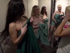 Grosse bite, Gros seins, Sucer une bite, Femme couguar, En levrette, Trou de la gloire, Mère que j'aimerais baiser, Suçant