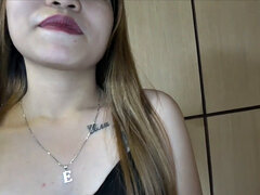 Asiatique, En levrette, Branlette thaïlandaise, Jupe, Tatouage, Nénés