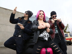 Tetas grandes, Botas, Emo, Tacones, Dinero, Natural, Prostituta, Tatuaje