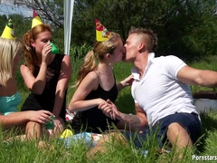В одежде, Еда, Группа, Домашнее видео, Лесбиянка, На природе, Вечеринка, Свингеры