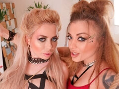 Arsch, Klaffend, Küssen, Lingerie, Masturbation, Milf, Muschi, Entkleiden