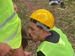 Obra parada, cu arrombado! Operários meteram pesado em pleno dia do trabalhador.