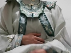 在家里穿着新买的汉服自慰,暴爽,3分钟就射了!