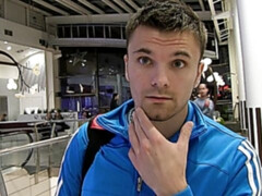 Fitness center guy gets to receive a huge facial