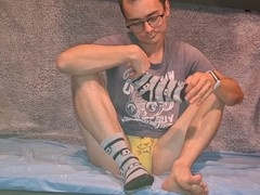 Twink gives handjob to a hung guy and enjoys a big cumshot