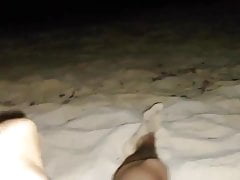 Cocoro sur la plage pour poupoune