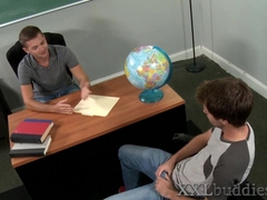 Grizzly youngsters rump porked