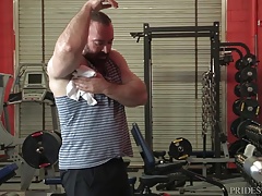 Daddy Bear Helps Twink with Workout Injury