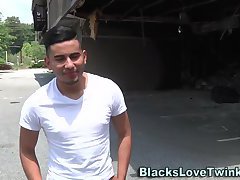 Hunk riding black dick