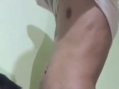 Pinatayo ko muna sya