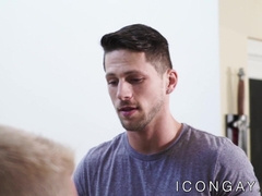 Young twink homo offers his ass to a muscular jock