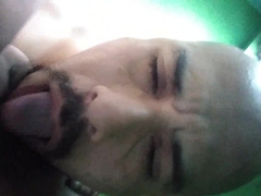 Degustating this rich banana...