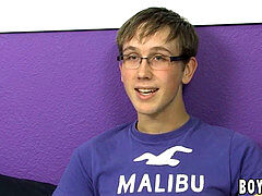 Nerdy homo is happy to loosen and stroke his strenuous pipe