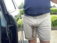 Peeing my panties and shorts stockings on public carpark