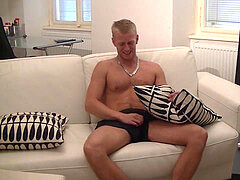 defined sweetheart Denis Reed luvs stroking his hard cock