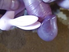 The sperm landed in my palm! The vibrator excites me so much that I enjoyed it!